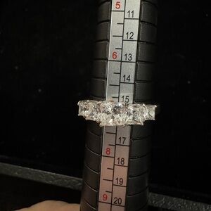 Elegant 925 Silver Women's Ring